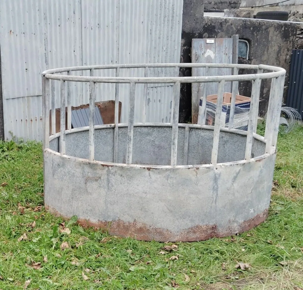 Round Cattle Feeders - Image 2