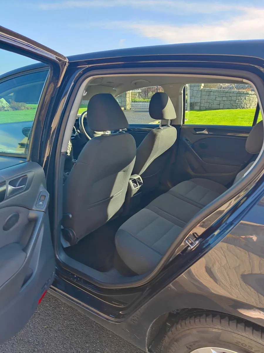 Volkswagen Golf 2011 - Image 2