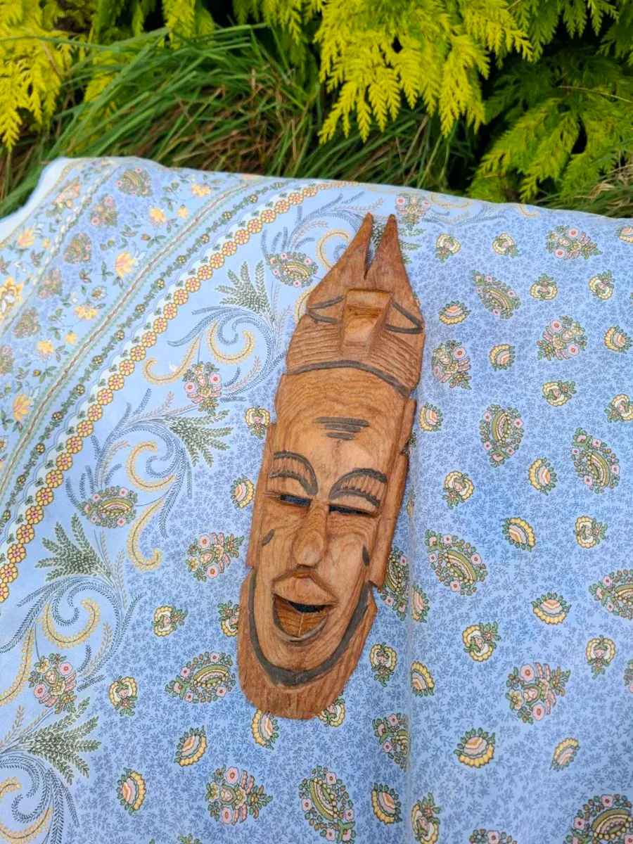 By post only african wood mask - Image 1