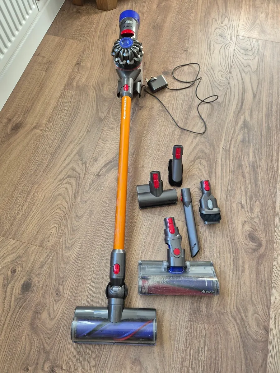 Dyson V8 Absolute Vacuum Cleaner - Image 1