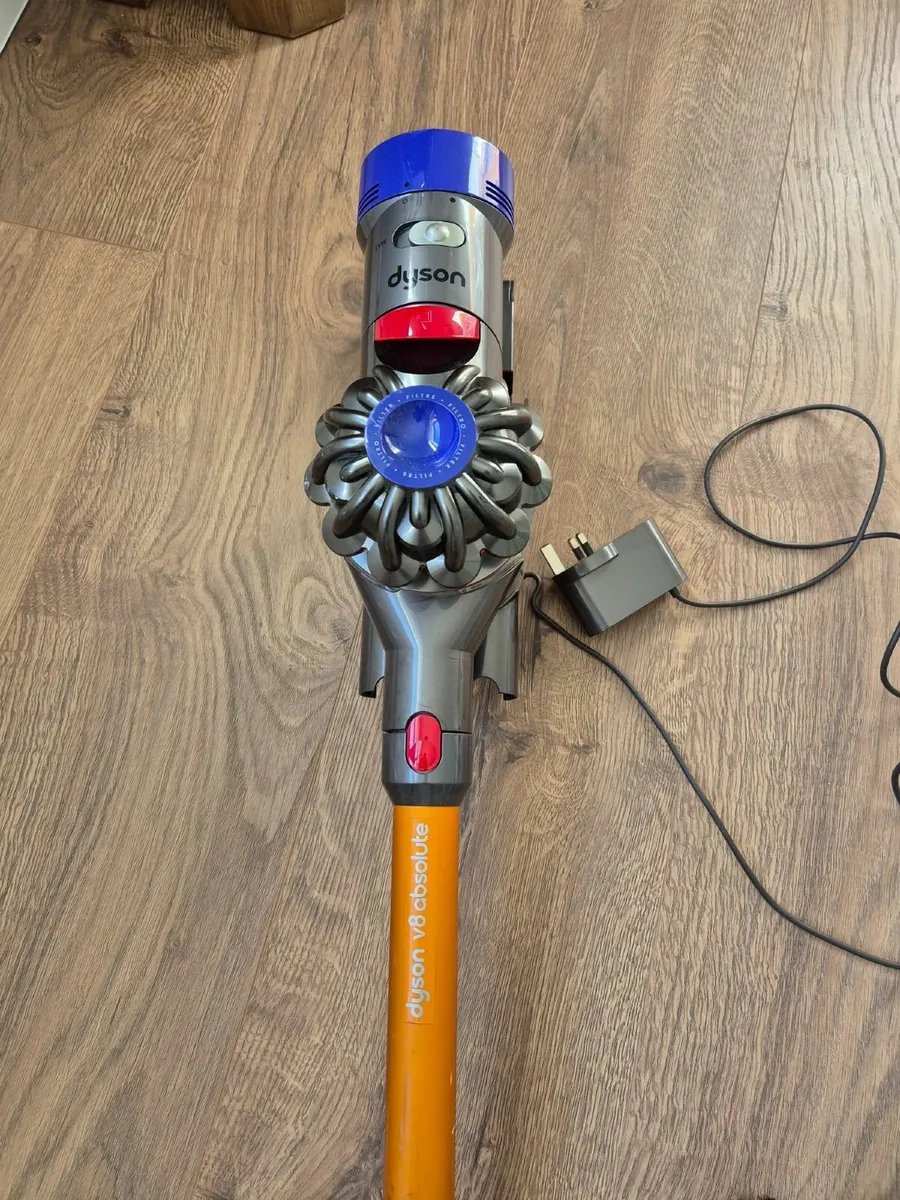 Dyson V8 Absolute Vacuum Cleaner - Image 2
