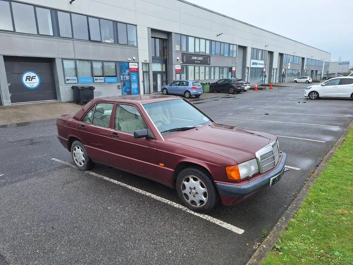 Mercedes-Benz 190E 1991 - Image 1