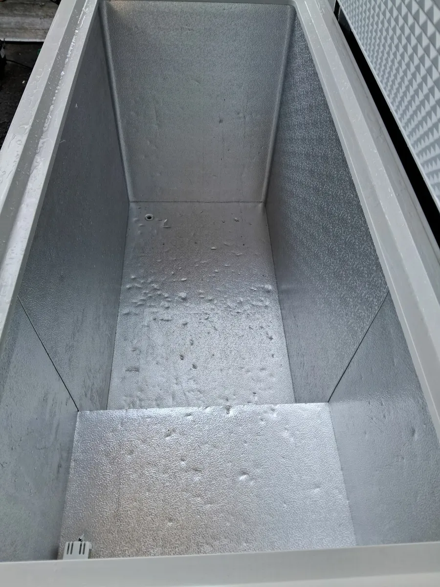 COMMERCIAL CHEST FREEZER FOR SALE - Image 4