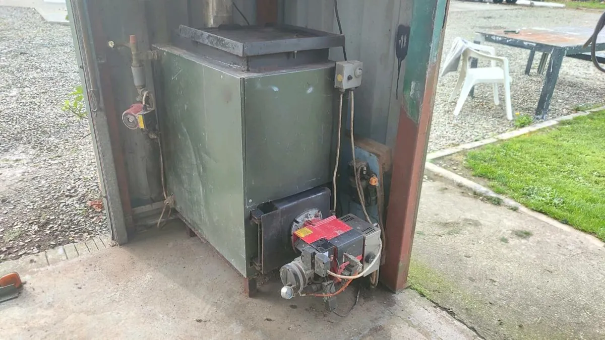 Waste oil burner & boiler. - Image 1