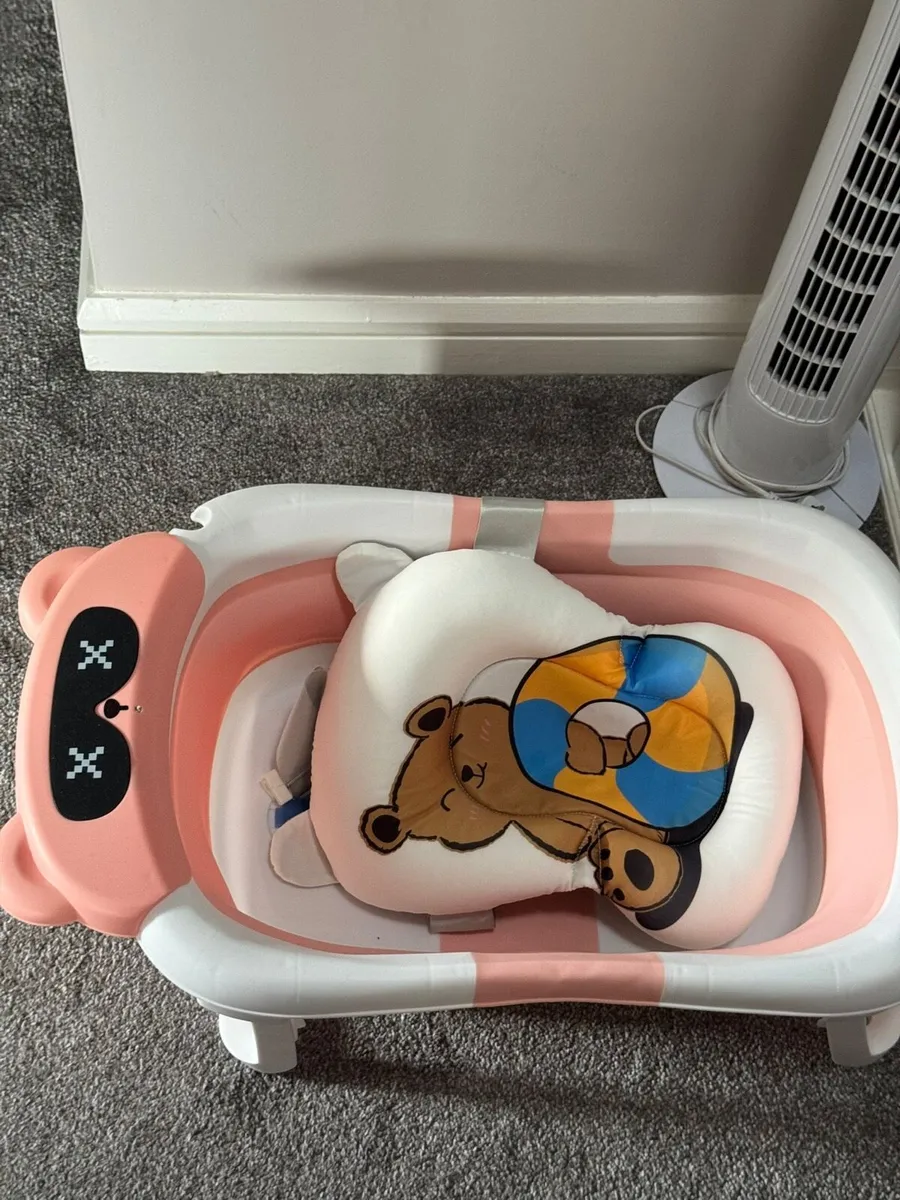 Baby girl bath