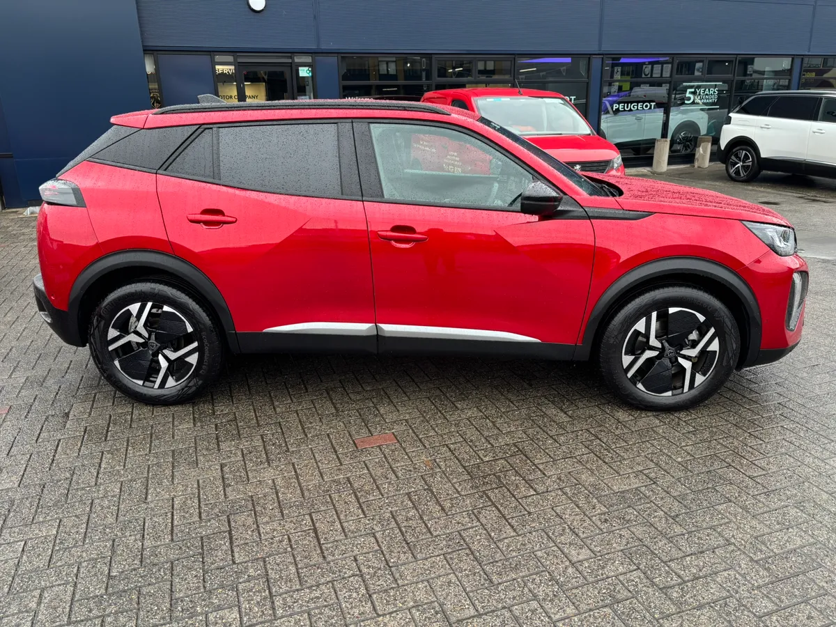 2025 Peugeot 2008 Allure Hybrid - Image 3