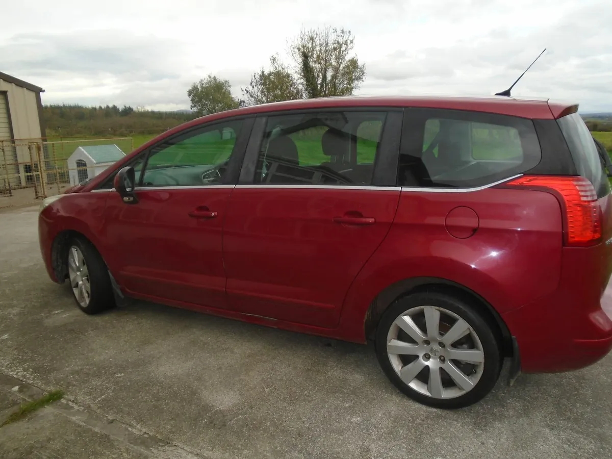 7 Seater Peugeot 5008 - Image 3