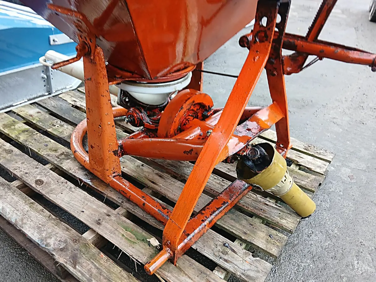 S/H VICON FERTILISER SPREADER - Image 3