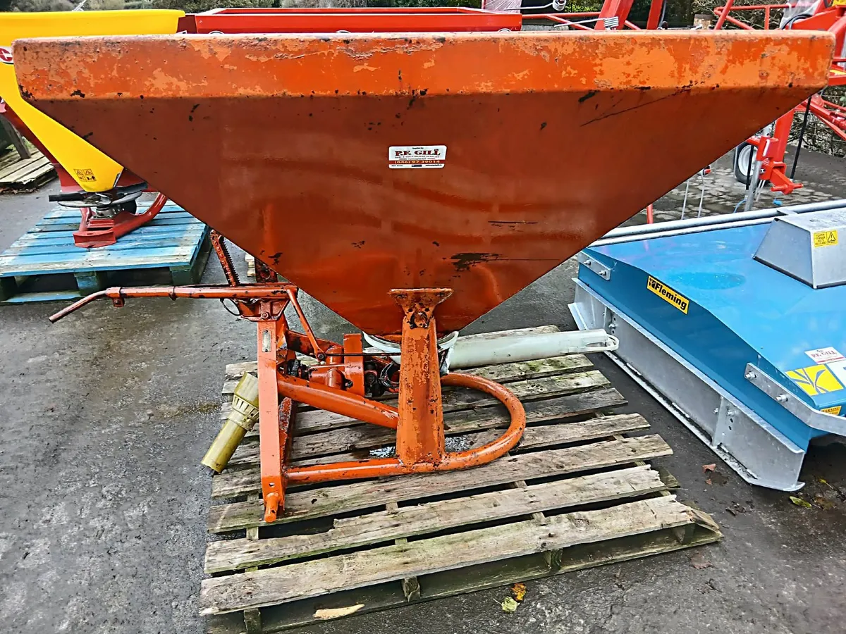 S/H VICON FERTILISER SPREADER - Image 1