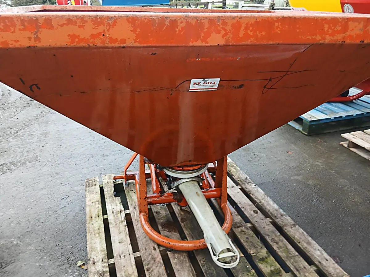S/H VICON FERTILISER SPREADER - Image 2