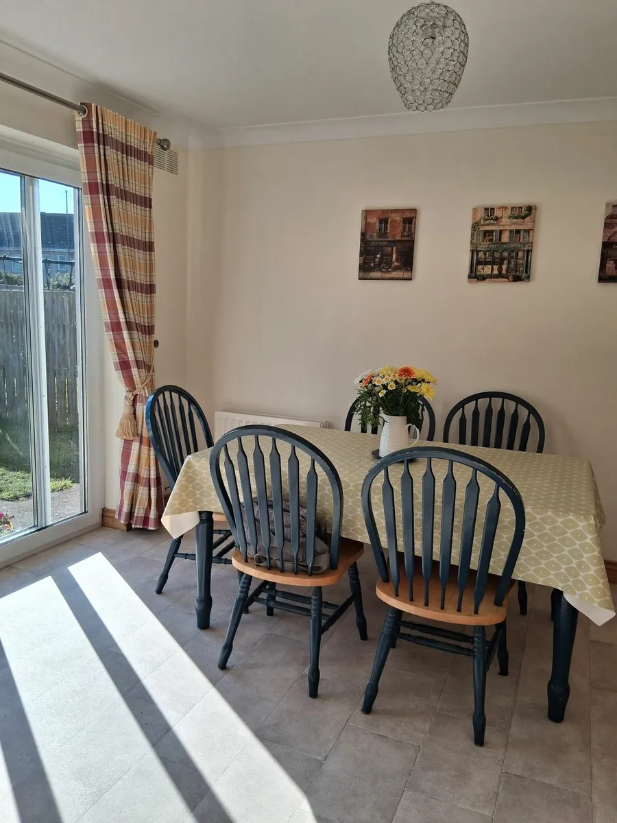 Kitchen table and Chairs - Image 2