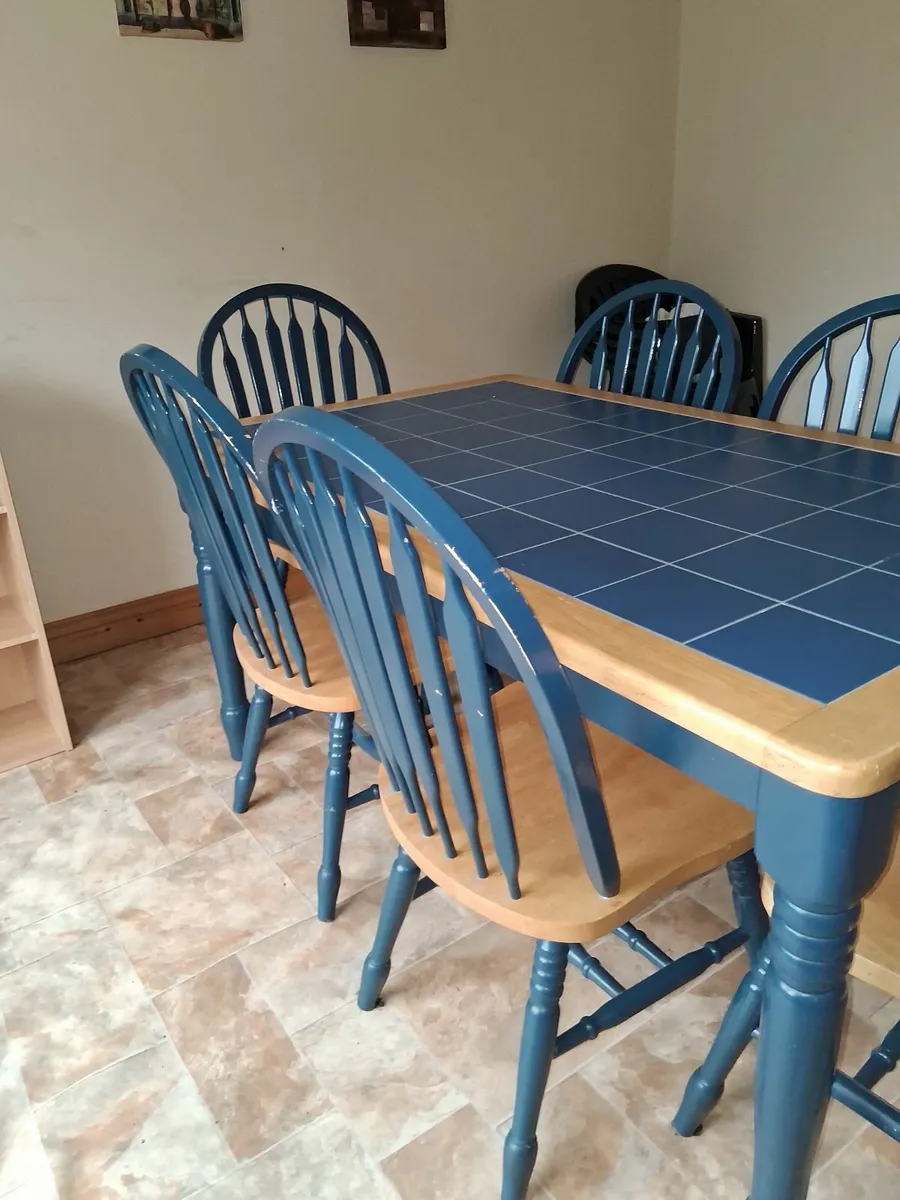 Kitchen table and Chairs - Image 4
