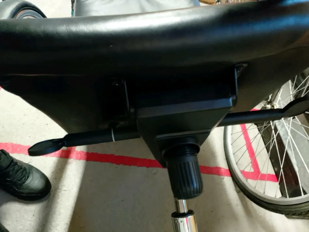 Office chair - Image 2