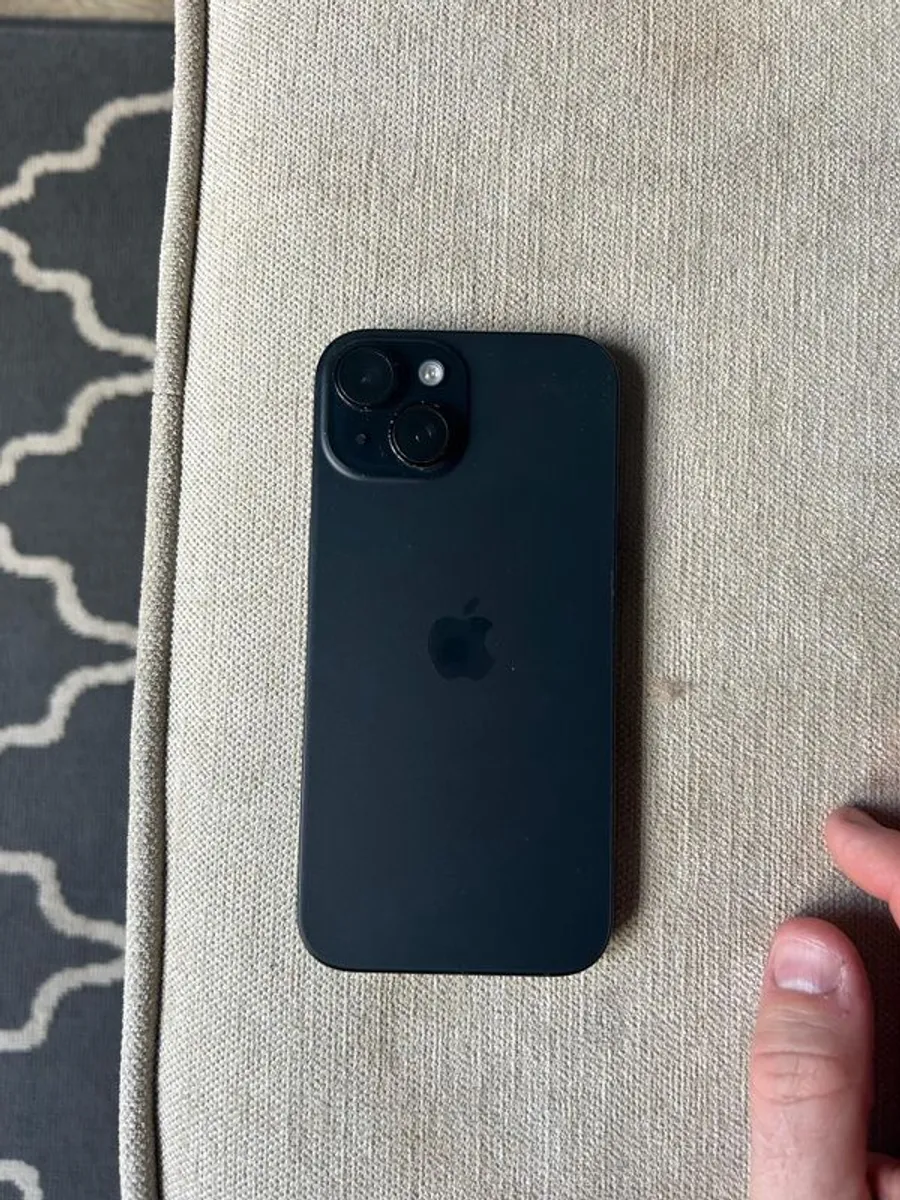 iPhone 15 - Image 3