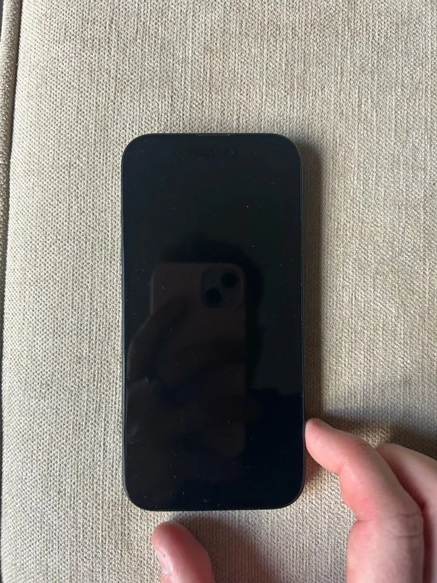 iPhone 15 - Image 4