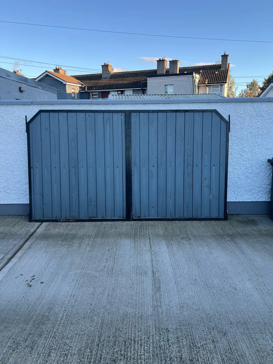 Gates - Image 1