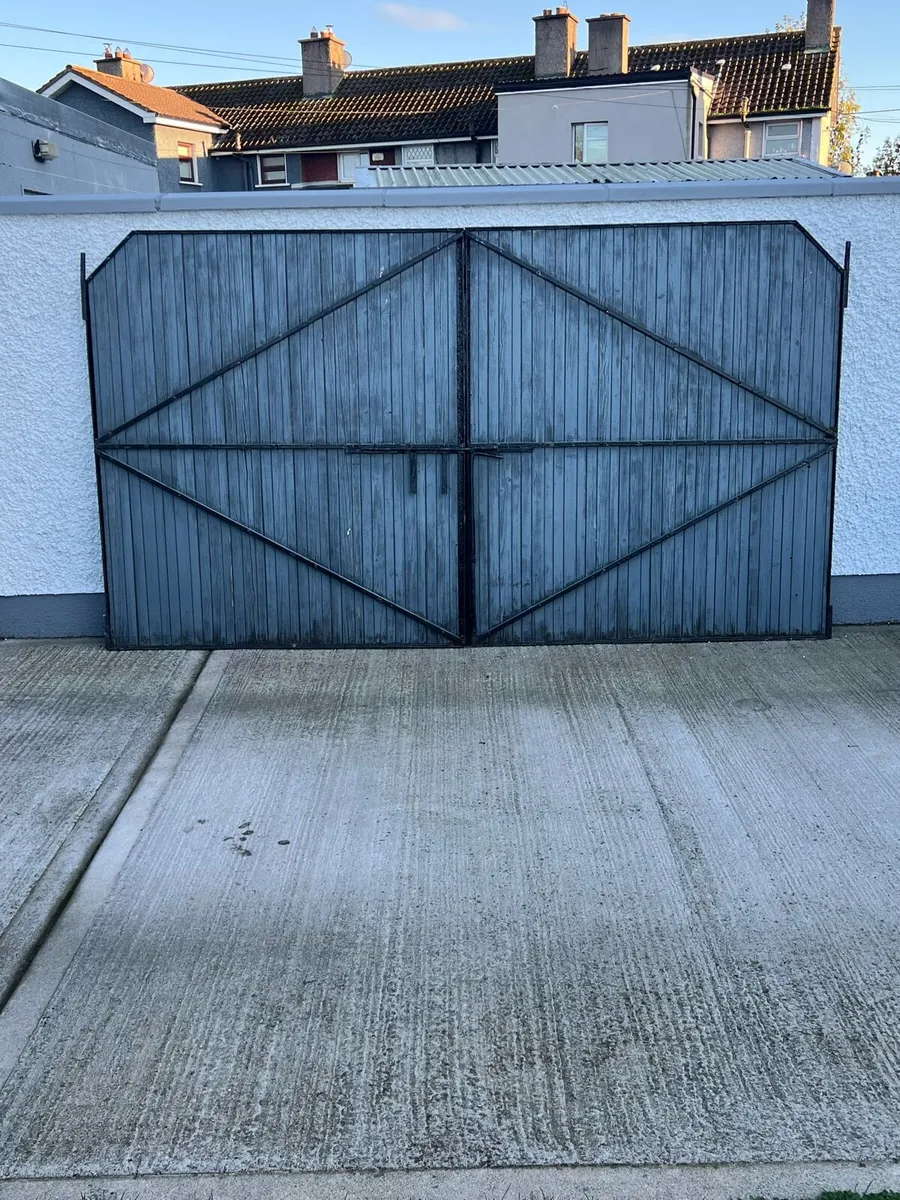 Gates - Image 2