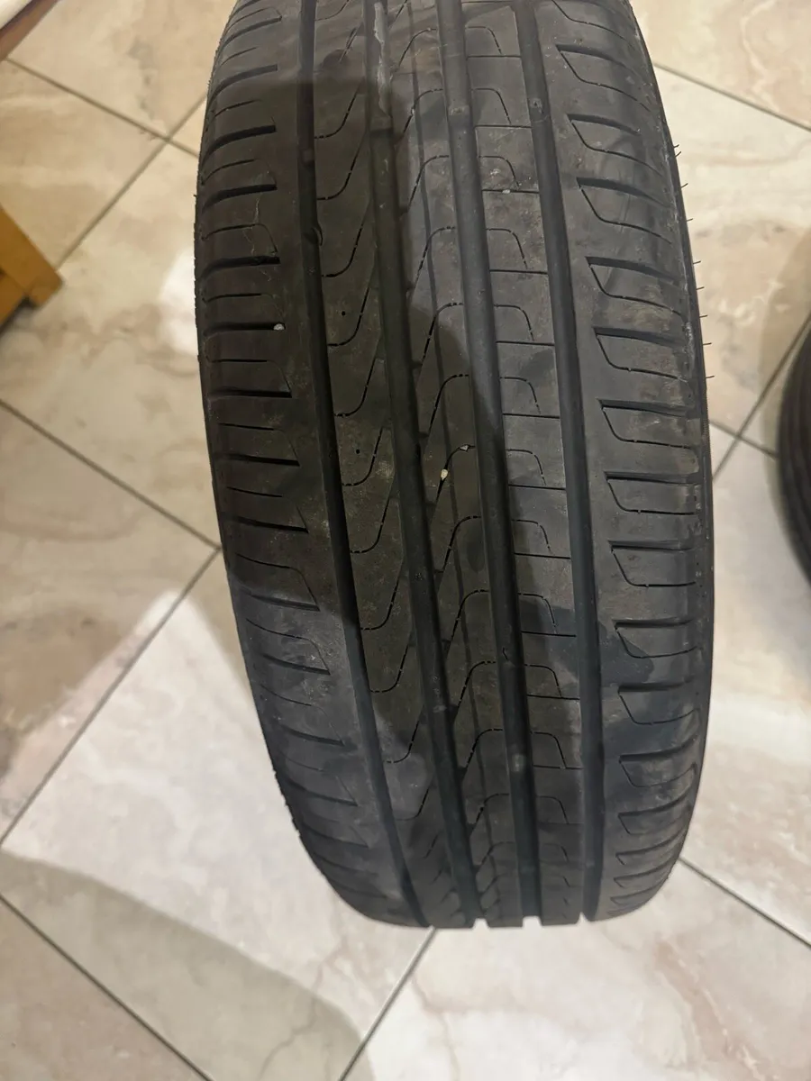 Mercedes Original Tyres & Alloys - Image 3