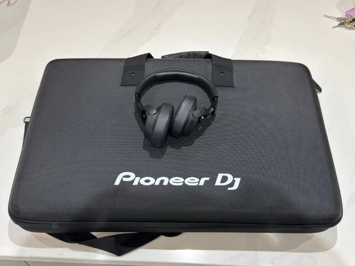 Pioneer Xdj-rr - Brand New (+Case +Headsets) - Image 4