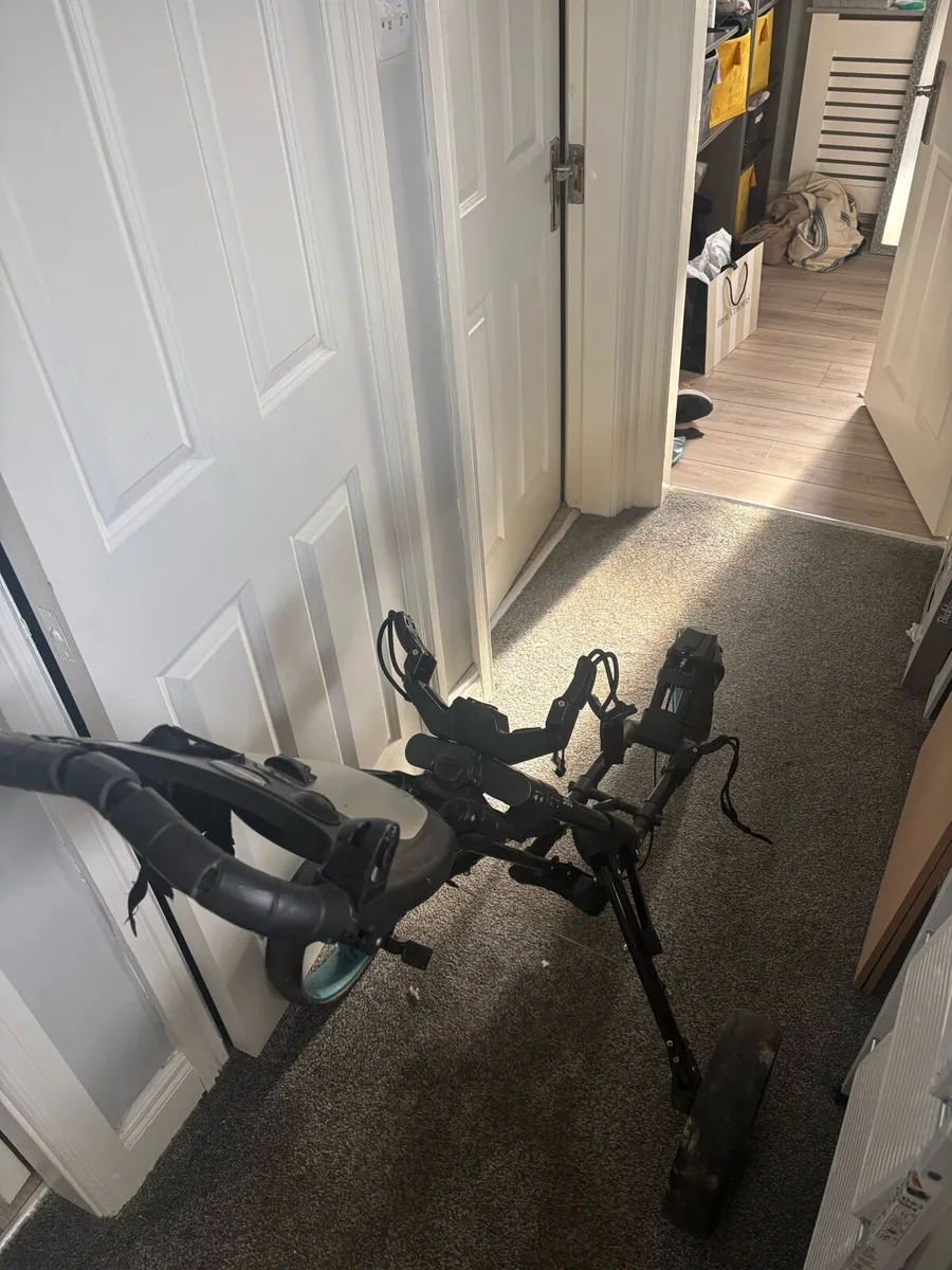 Fastfold golf trolley - Image 1