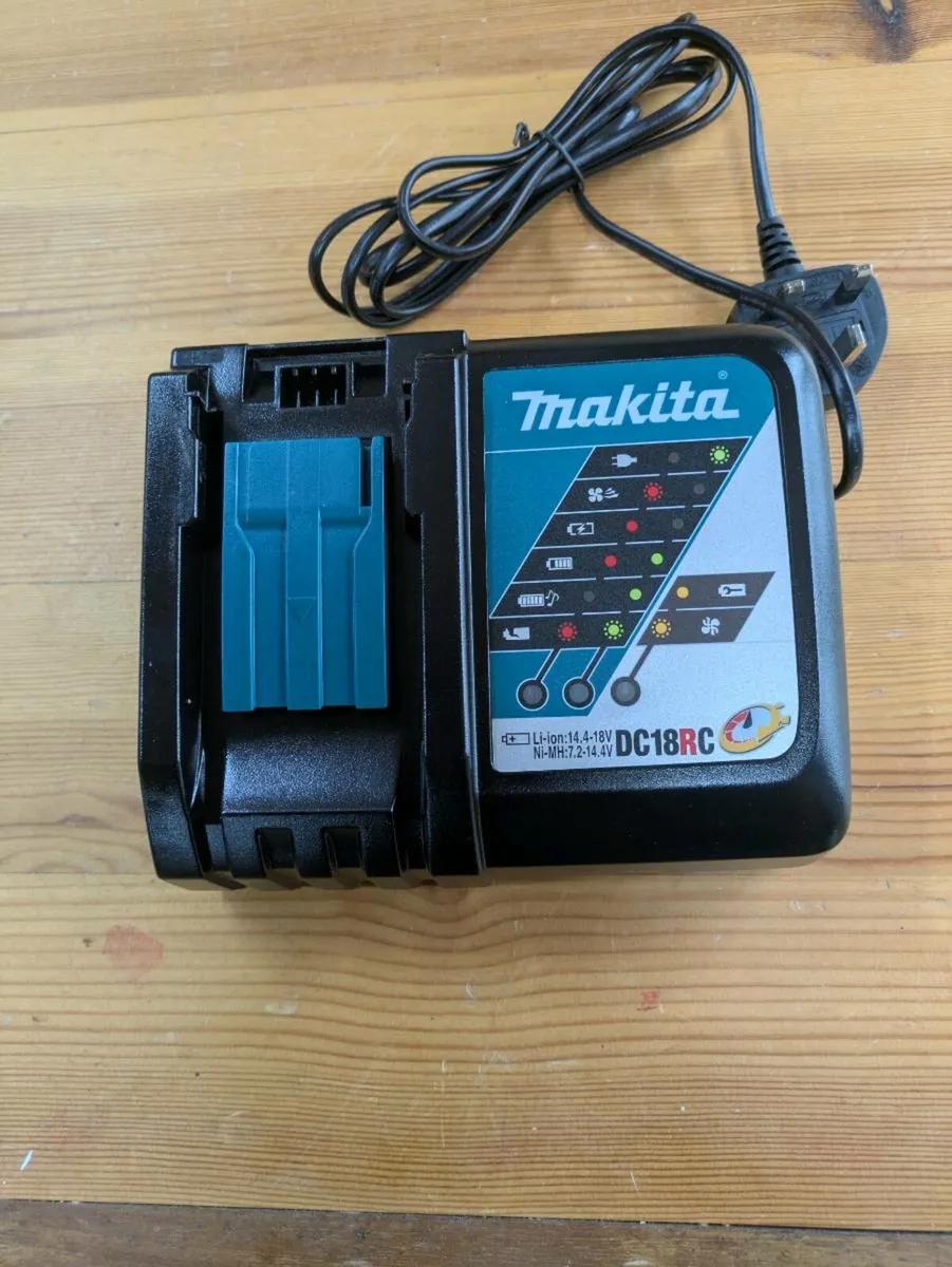 Makita charger 18V - Image 2
