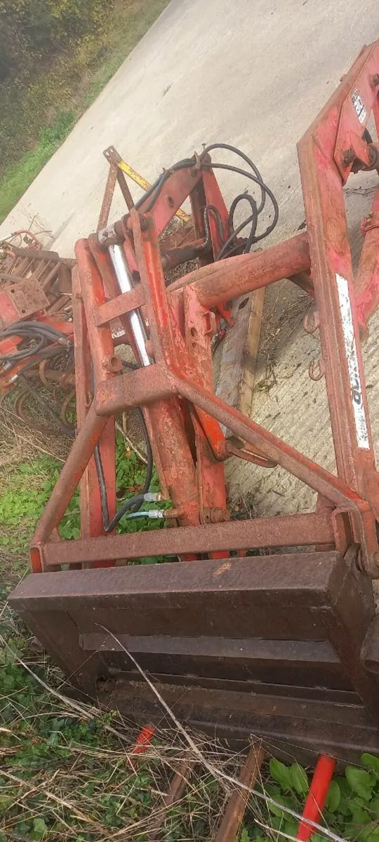 Quicke Loader for a Massey 165 - Image 2