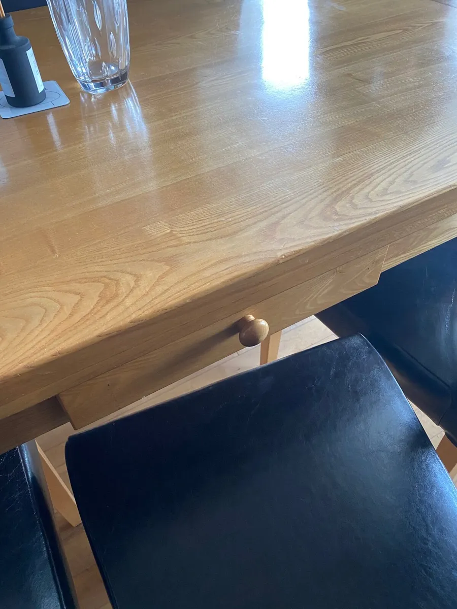 Solid oak Table & 8 chairs - Image 2