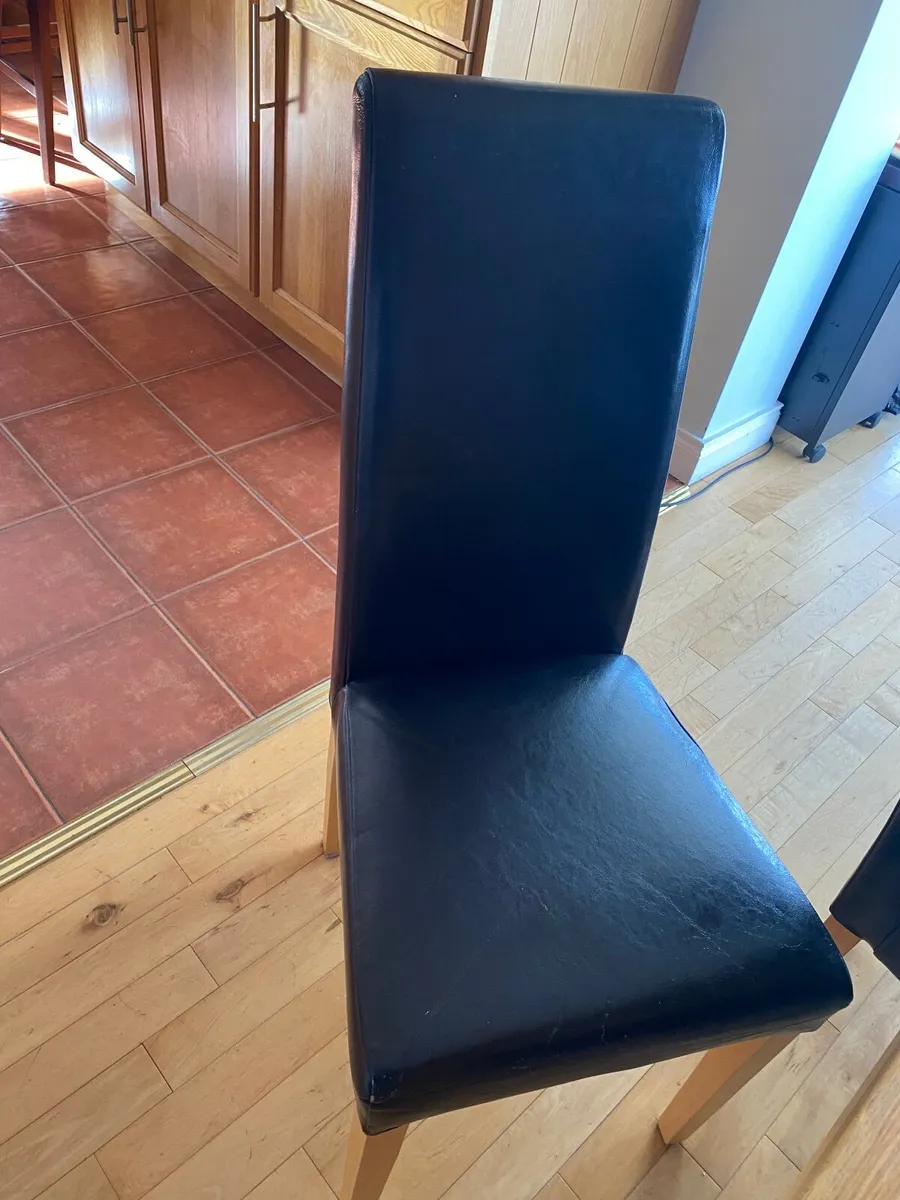Solid oak Table & 8 chairs - Image 3