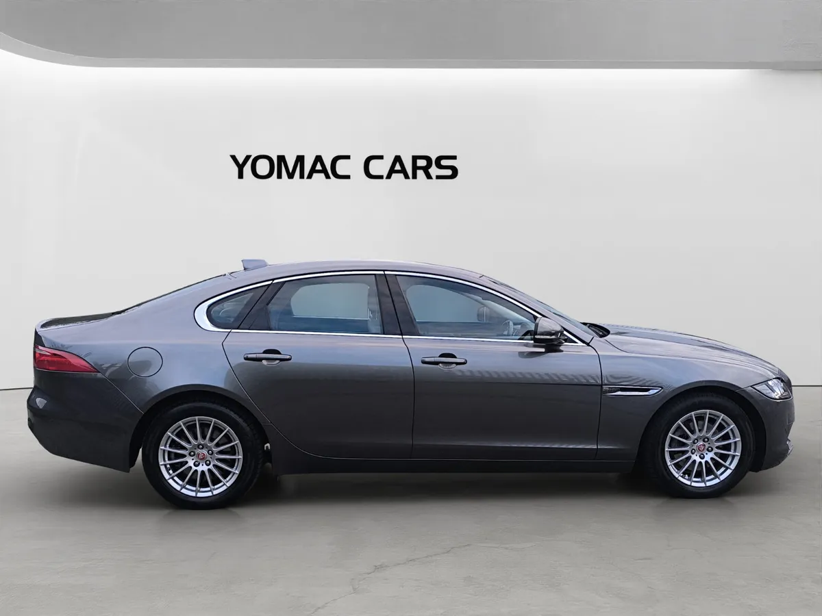 Jaguar XF 2.0D PRESTIGE 2018 - Image 2