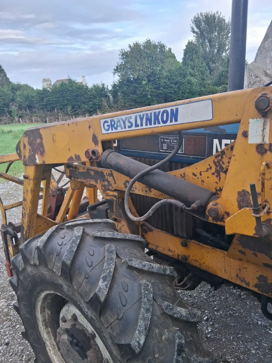 Gray lynkon tractor loader - Image 4