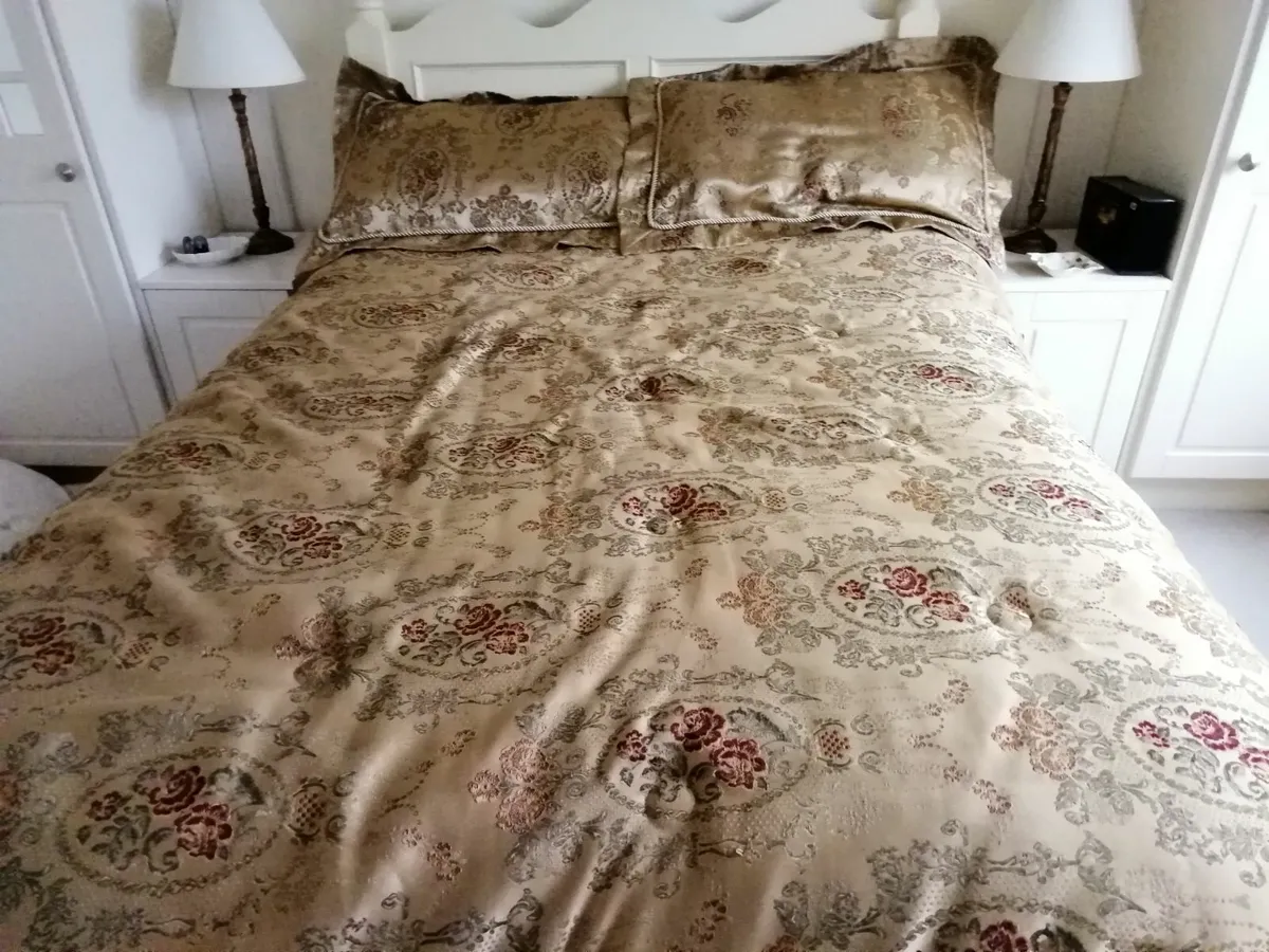 Throw  and pillow shams