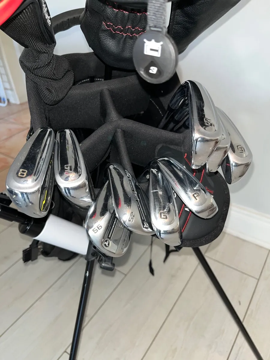 Golf club set and trolley - Image 2