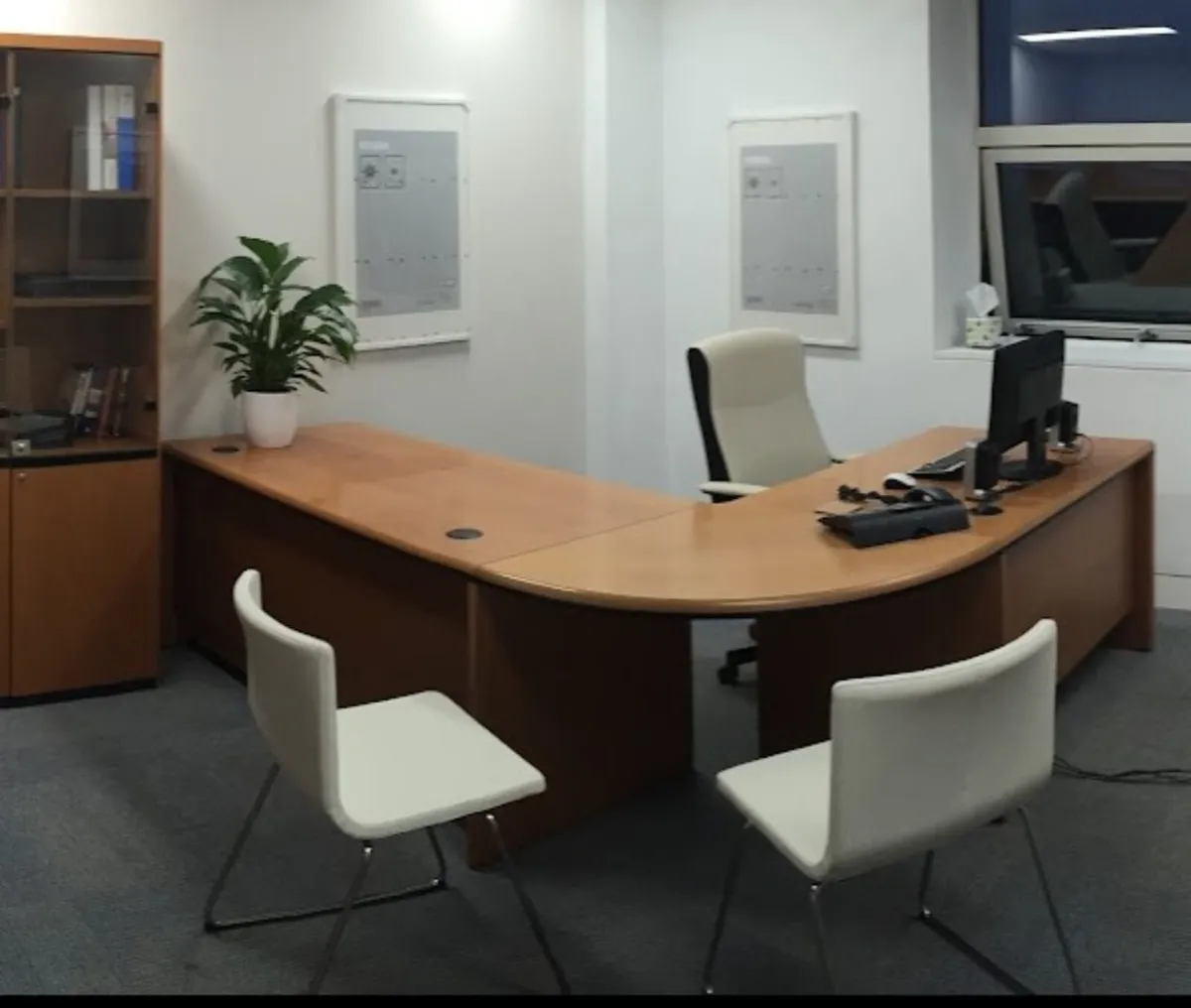 Cream Executive Office Chair & Matching Chairs Set - Image 1