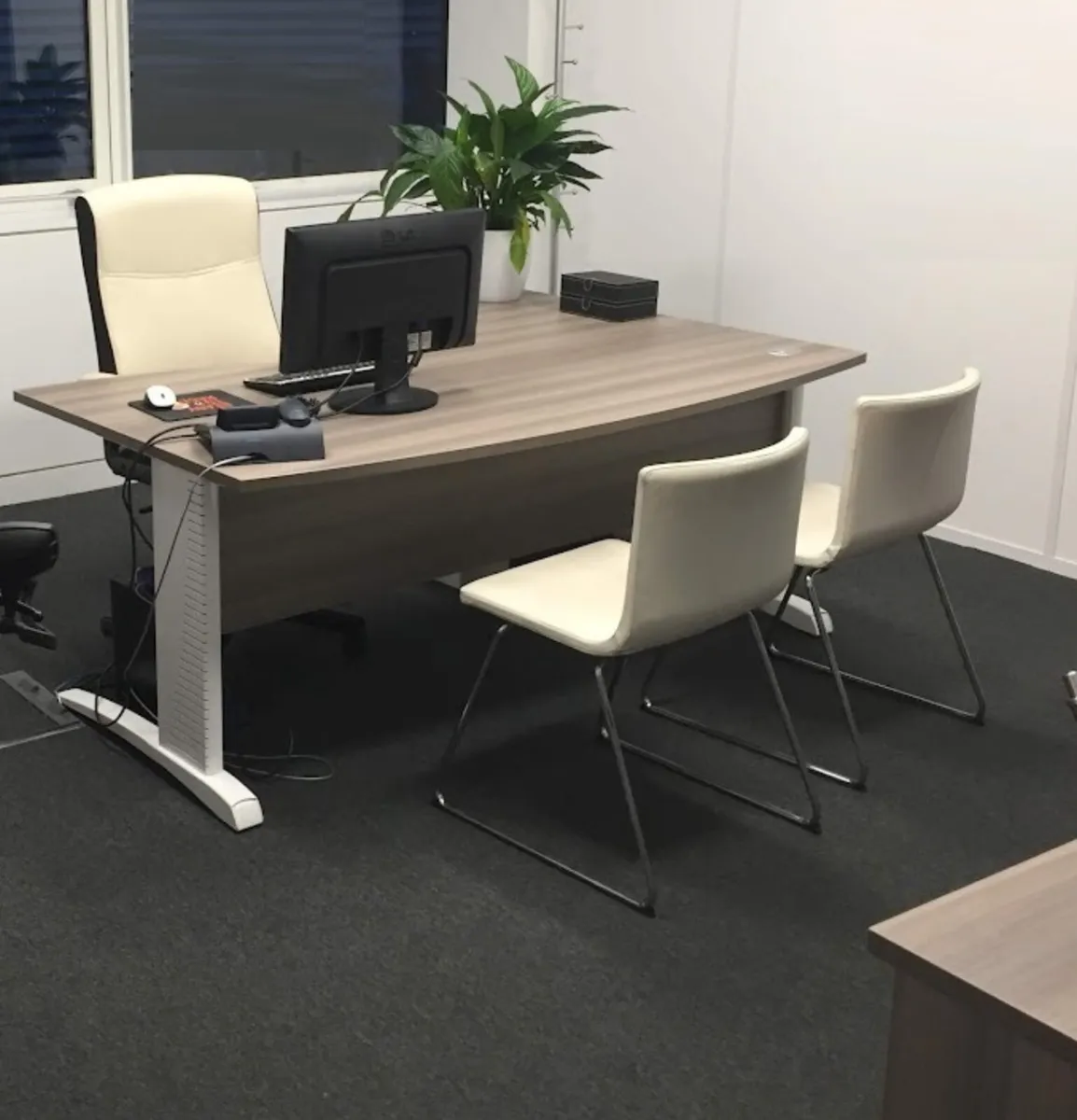 Cream Executive Office Chair & Matching Chairs Set - Image 2