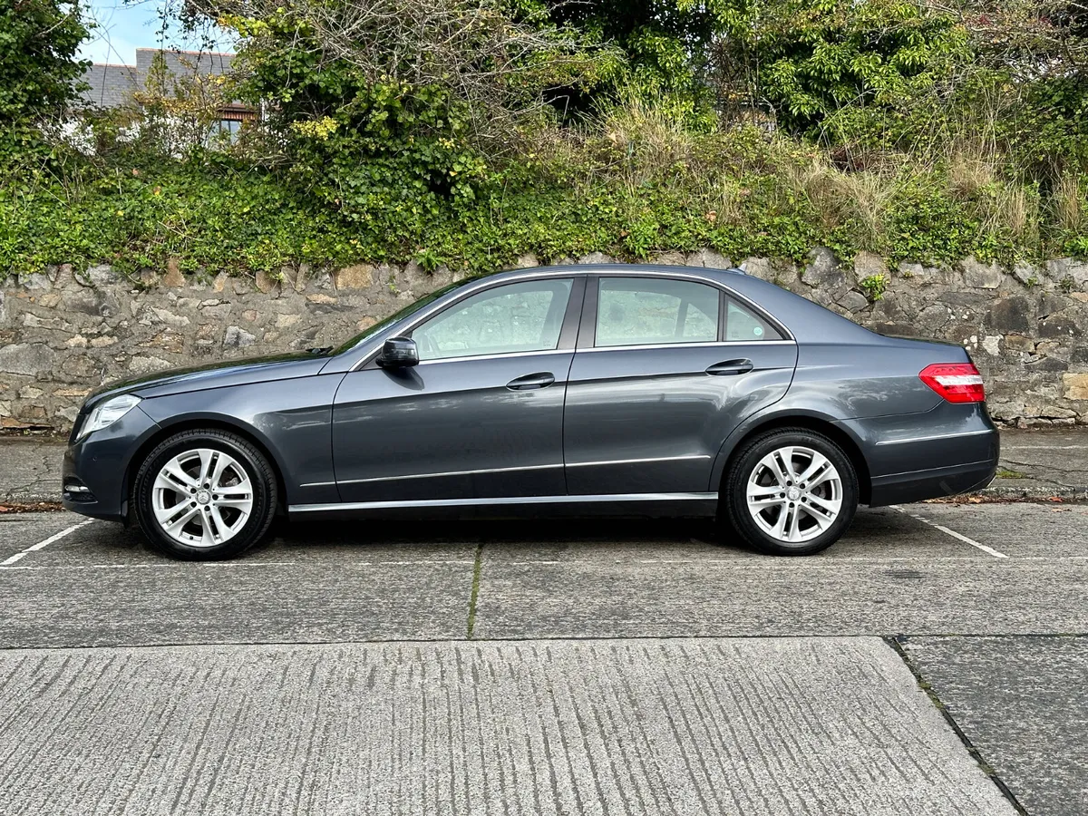 MERCEDES BENZ E220 2013 LOW KMS - Image 2