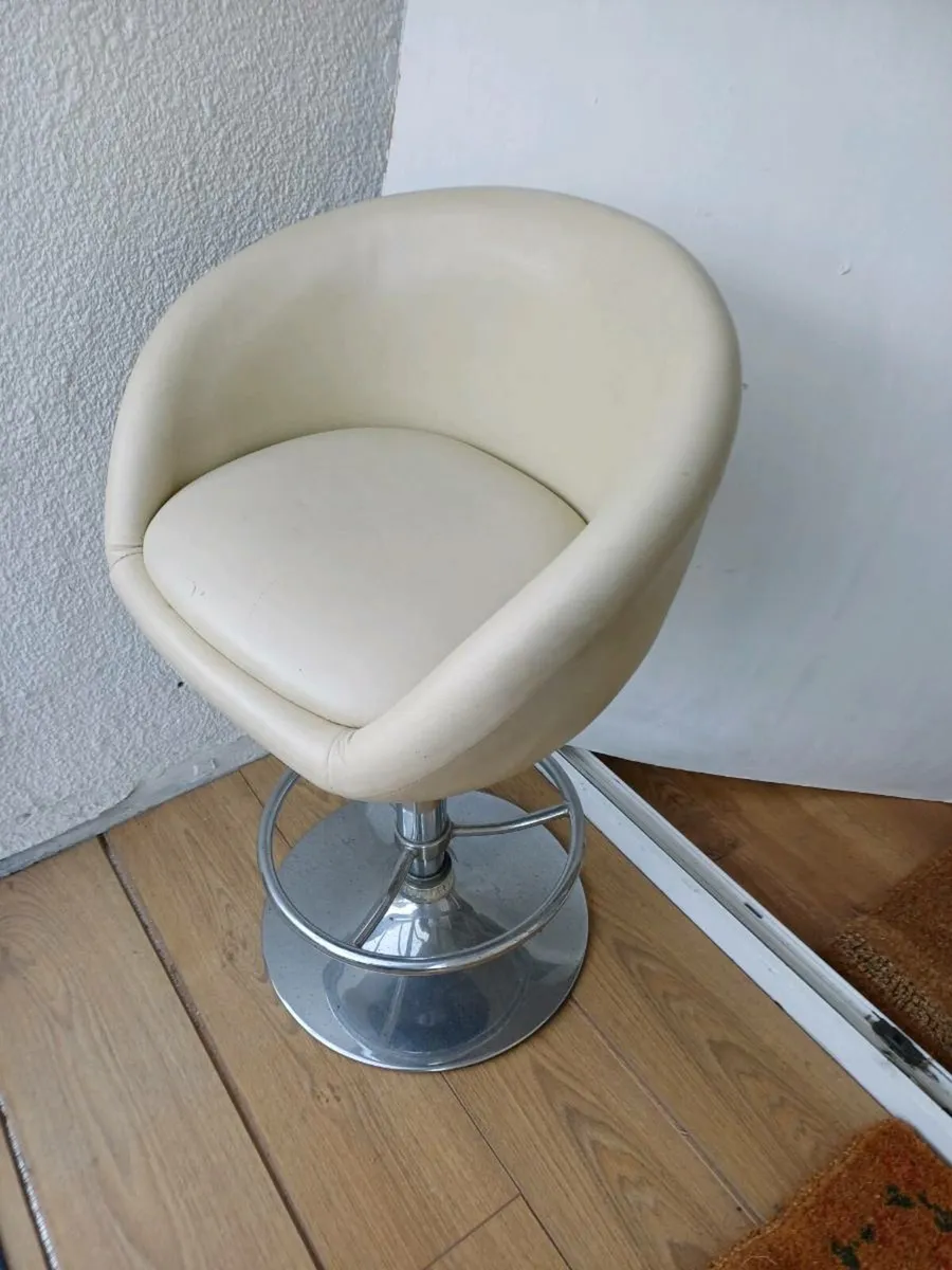 Swivel bar stool chair - Image 1