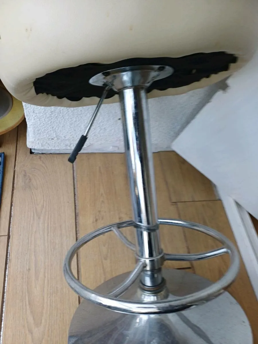 Swivel bar stool chair - Image 2