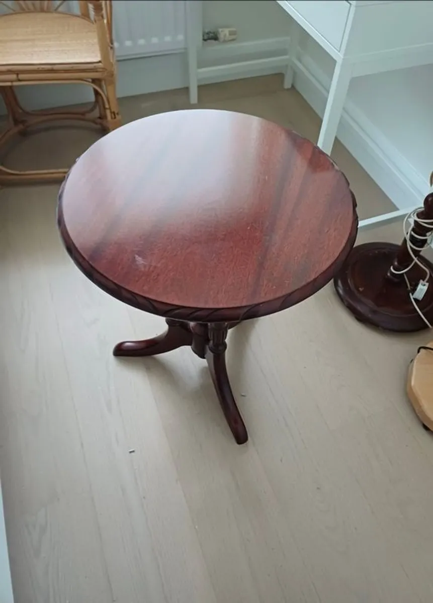 Occasional table - Image 1