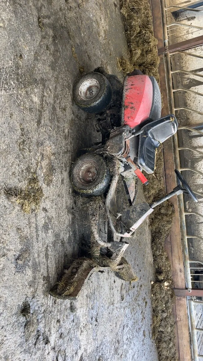 Ride on yard scraper - Image 1