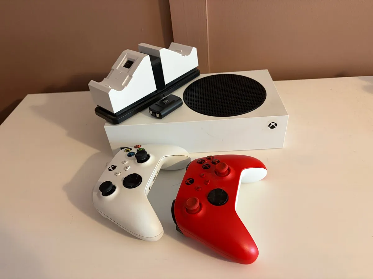 XBox Series S - Image 1