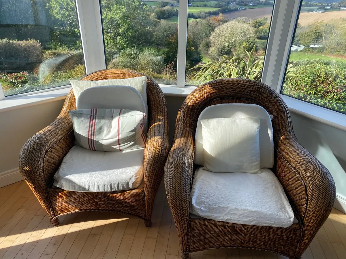 Conservatory sofa & 2 chairs & footstool - Image 3