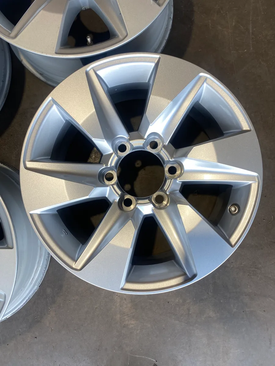 17inch Toyota hilux Land Cruiser alloy wheels - Image 3