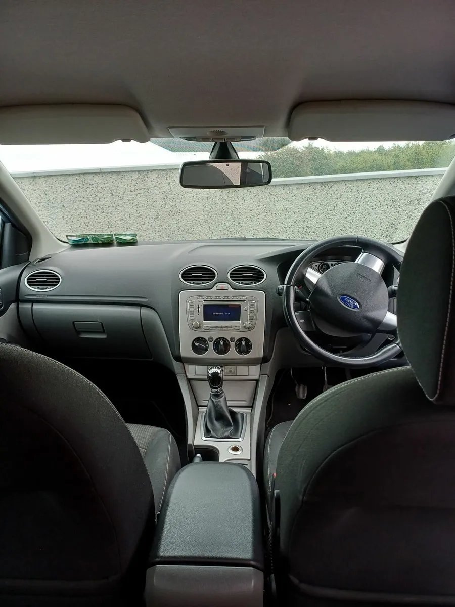 Ford Focus 2011 - Image 2