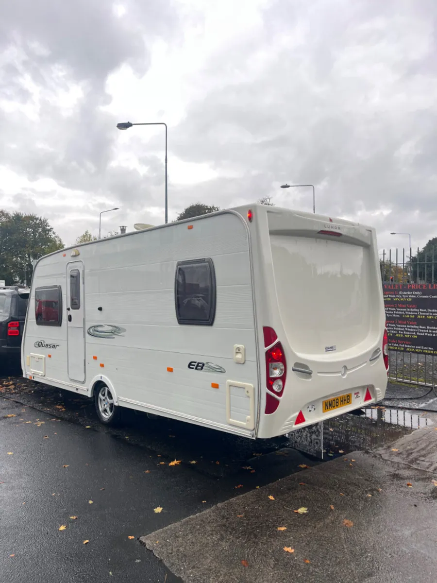 Lunar Quasar 4 Berth Fixed Bed Caravan - Image 3