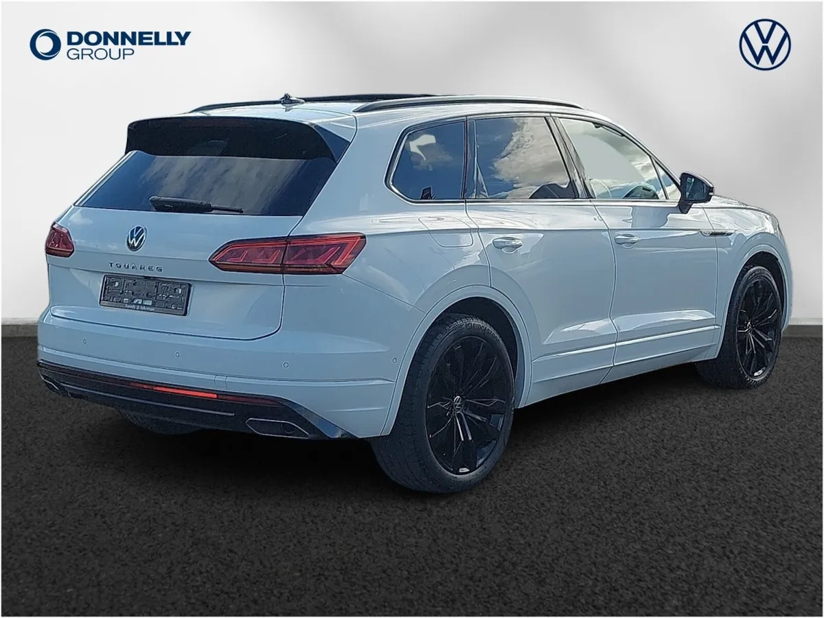 Volkswagen Touareg Diesel Estate Black Edition - Image 3