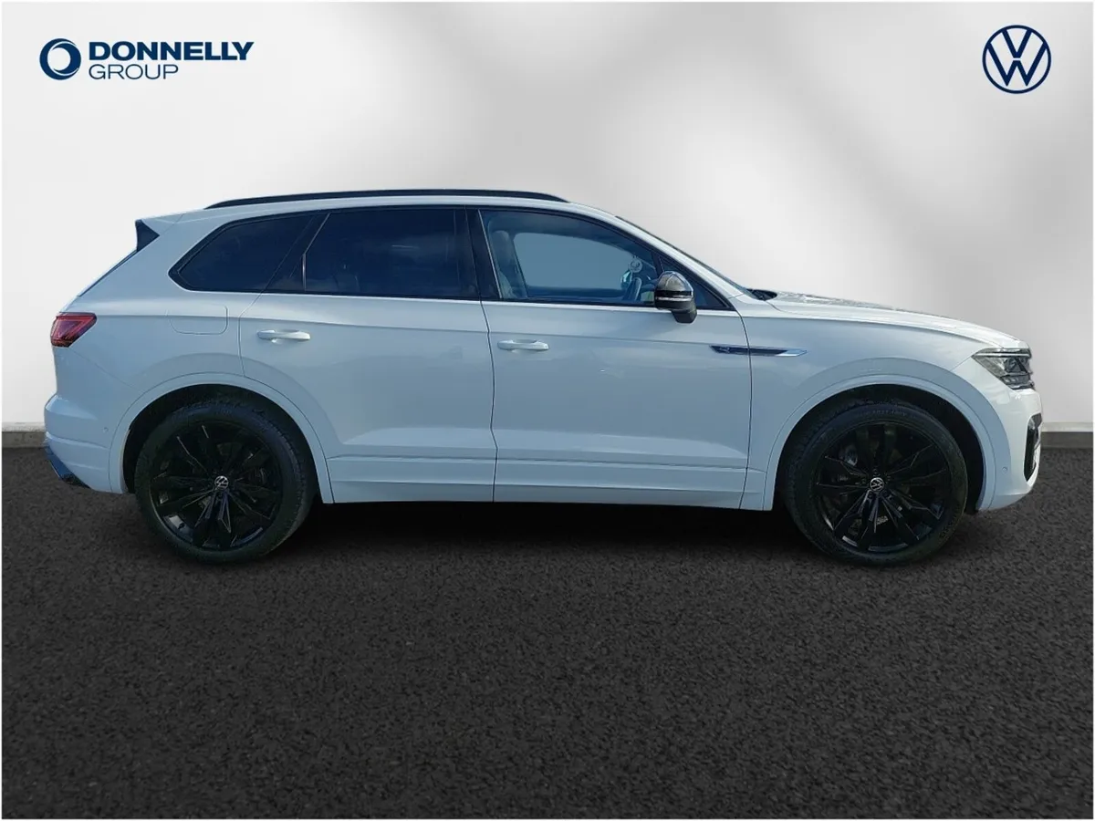 Volkswagen Touareg Diesel Estate Black Edition - Image 4