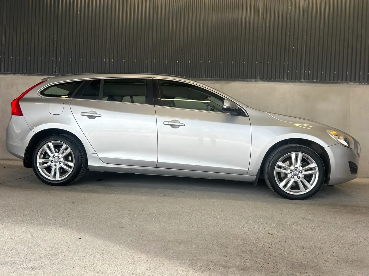 2014 VOLVO V60 1.6 DIESEL 115 BHP - Image 2