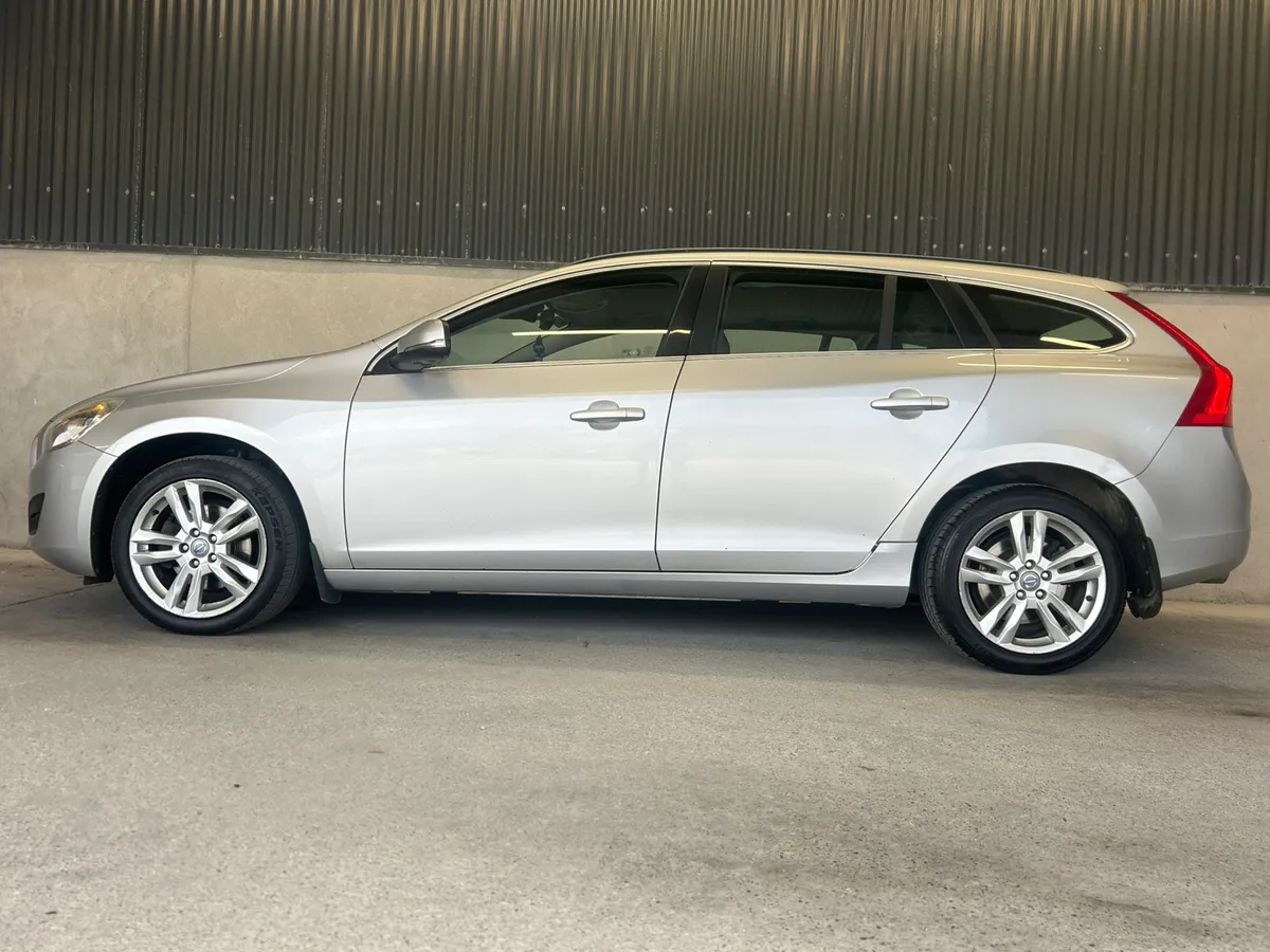 2014 VOLVO V60 1.6 DIESEL 115 BHP - Image 3