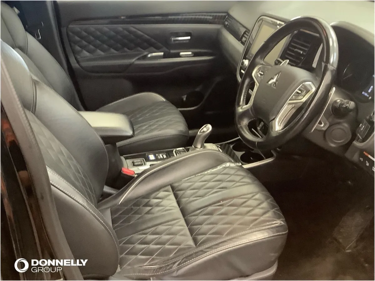 Mitsubishi Outlander Estate Exceed Safety - Image 3