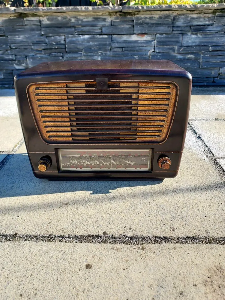 Vintage Philips radio - Image 1